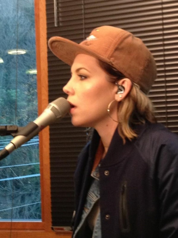 Скайлар посетила студию KISS FM в рамках промо-тура 27 ноября 2012 1