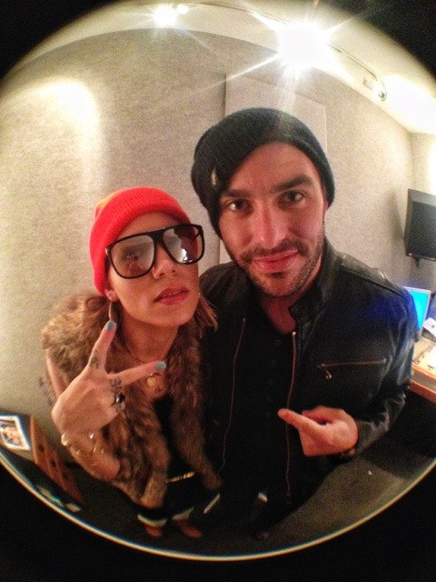@billyontheradio She is so talented and probably one of the best voices I've heard live!! You rule @SkylarGrey  29 ноября 2012