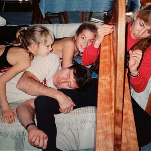 15 июня 2014. Awkward family photo. Happy Step Father's Day! / "Нелепое семейное фото. С днем отца!" 