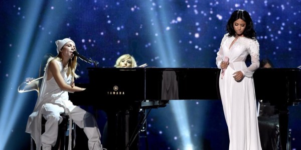 Выступление Skylar Grey и Nicki Minaj на American Music Awards 2014